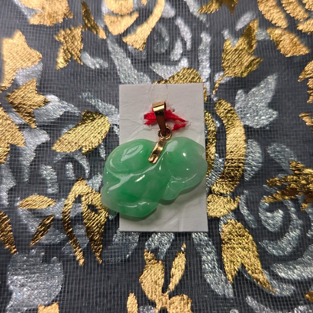 Exquisite Jade Rabbit Pendant with 18K Gold – Perfect for Any Occasion